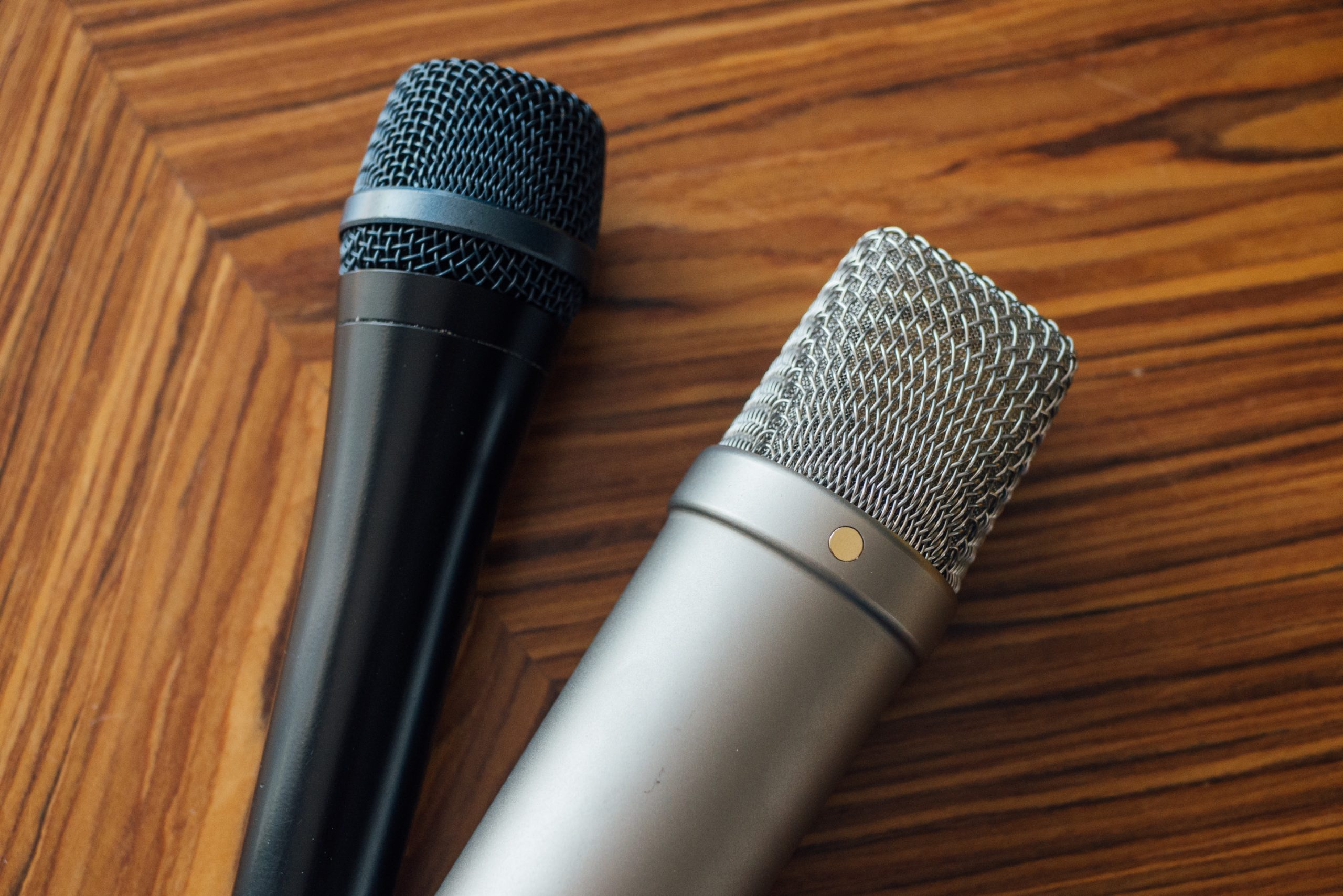 mikrofon pojemnościowy czy dynamiczny do nagrywania podcastu