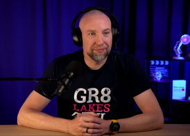 Jak być sobą przy mikrofonie? Rozmowa z Maćkiem Cichockim o naturalności w podcaście
