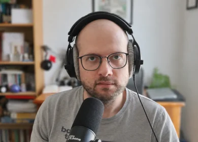 Jak nagrać podcast firmowy bez studia? Sprzęt, wideo, montaż i publikacja